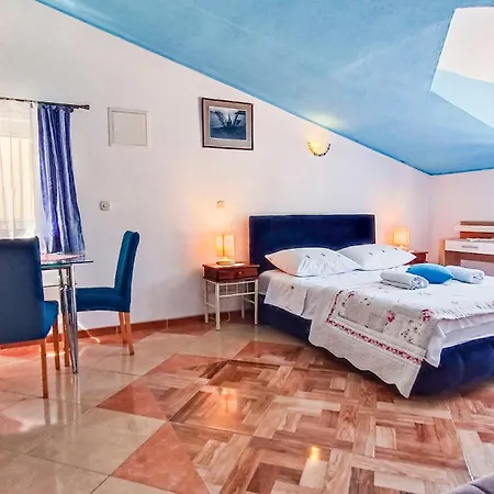 Ruzina Drvenik (Split-Dalmatia)